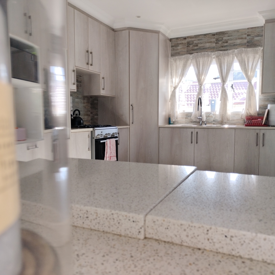 4 Bedroom Property for Sale in Grootbrakhoogte Western Cape